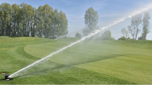 uae_golf_course_water_preservation